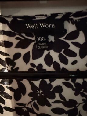 Well Worn Black & White Floral Top recycled polyester